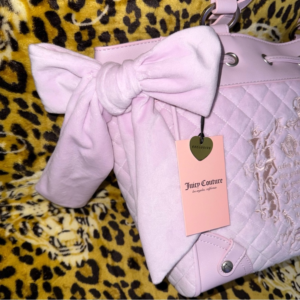 NWT Viral Juicy Couture Exclusive Velour Lilac Mist Juicy Tale Daydreamer Tote - Picture 2 of 5